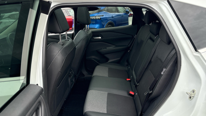 Nissan Qashqai 1.3 DiG-T MH N-Connecta 5dr Petrol Hatchback